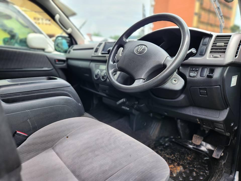 A picture of HIACE VAN DRONE 2011 MODEL SILVEE