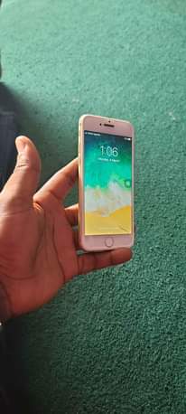 A picture of Iphone 6 64gb gold