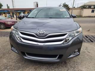 A picture of 2015 Toyota Venza LE fabric interior with 4 plug engine