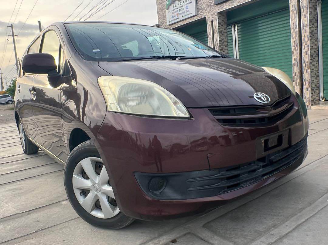 A picture of Toyota passo sette
