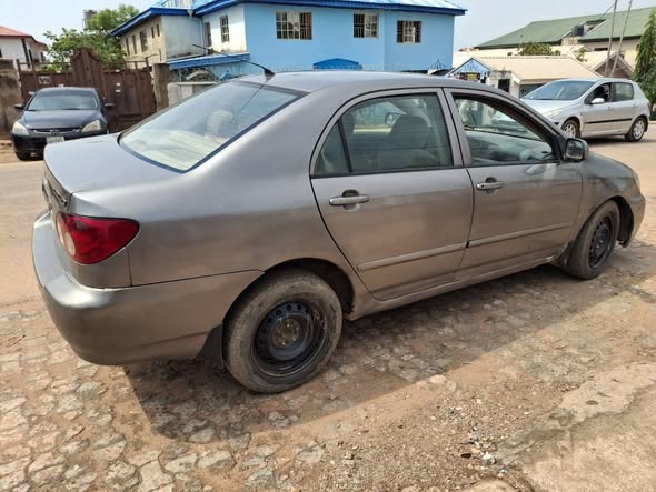 A picture of 2004 Toyota Corolla 07036077801
