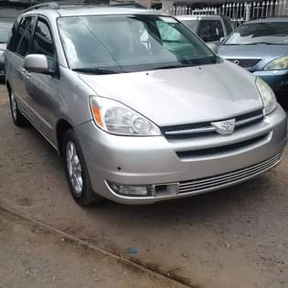 A picture of TOKUNBO Toyota Sienna xle