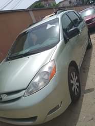 A picture of 2006 Toyota sienna tokumbo Price 8 6m Location Amuwo odofin
