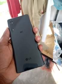 A picture of Simu LG inauzwa ya 5G
