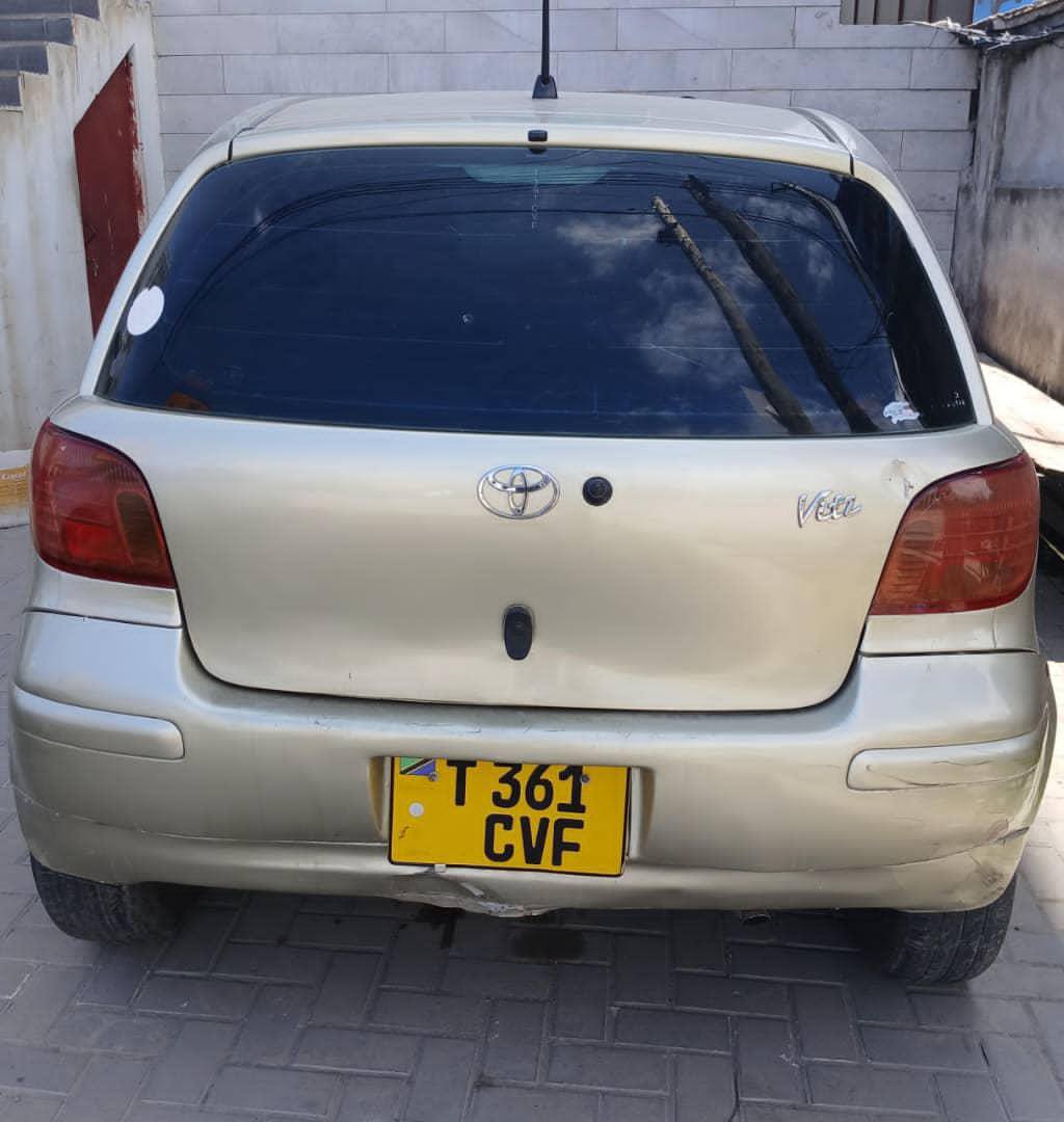 A picture of Toyota vitz old model kali sana BEI MIL 4 5