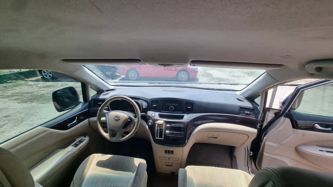 A picture of 2013 nissan quest