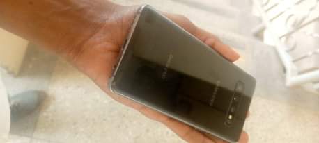 A picture of SAMSUNG S10 PLAIN