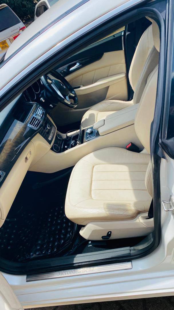 A picture of Available Uhs 35m Benz Diesel model 2013 0702549830