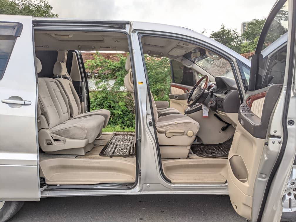 A picture of  Toyota Alphard 0788078007