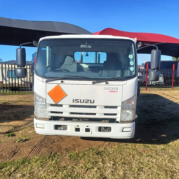 isuzu nqr