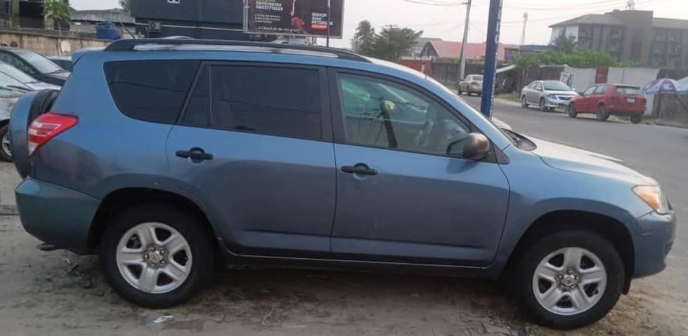 A picture of TOYOTA RAV4