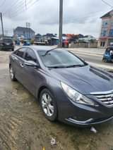 A picture of 2012 Hyundai Sonata with every working component in good condition