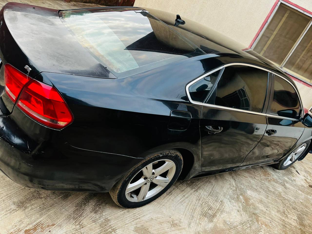A picture of 2013 Volkswagen Passat SE