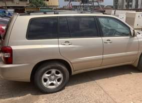 A picture of Foreign Use Toyota Highlander direct 05 3 Seater row Purely