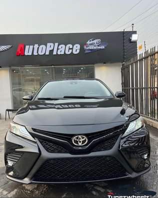 A picture of TOYOTA CAMRY L