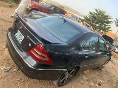 A picture of 2004 Benz C230 2004
