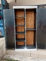 A picture of Kabat la nguo milango 2