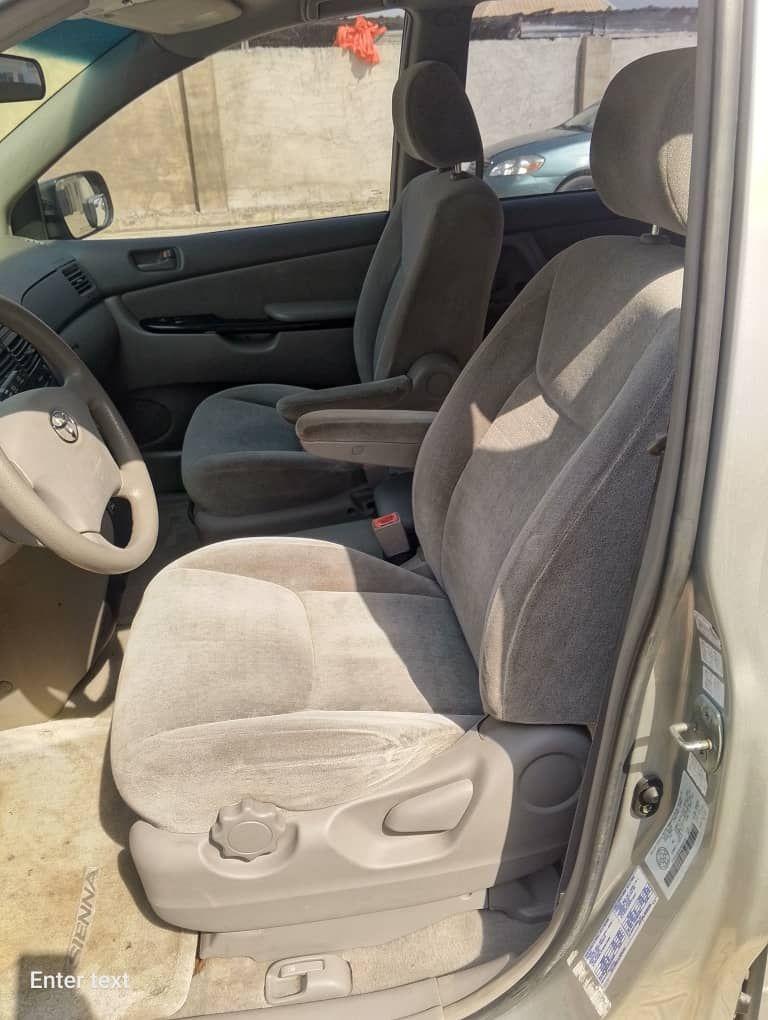 A picture of TOYOTA SIENNA
