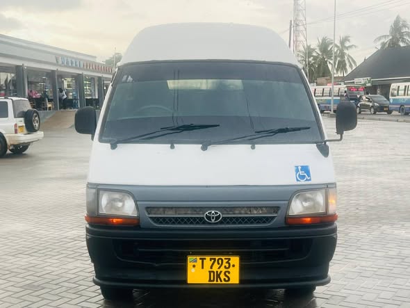 A picture of TOYOTA HIACE0767058883