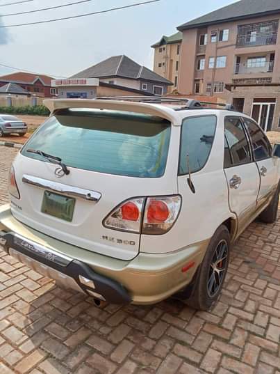 A picture of Lexus Rx 300 for sale Engine and gear intact Buy