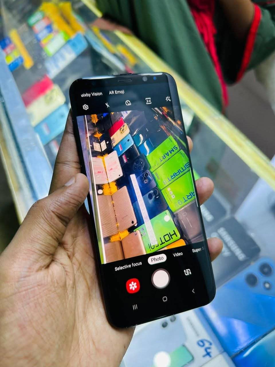 A picture of Samsung S8 plus