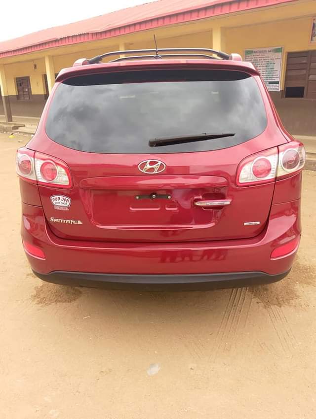 A picture of Toks 2012 Hyundai Santa Fe 4Plugs 12m.dm 08024259424