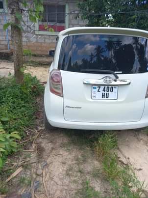 A picture of Toyota Ractis new