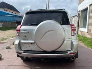 A picture of Toyota rav4 2012 limited edition Registered Partly first body V6