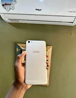 A picture of vivo x7....128GB...6ram