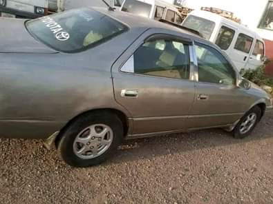 A picture of Nigerian used Camry pencil light Sound engine and gear Chilling