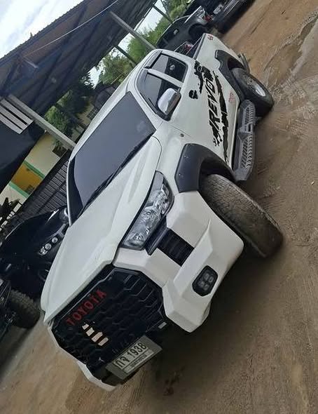 A picture of TUNDRA KIT TOYOTA HILUX VIGO 2 5 DOUBLE CAB 4X4