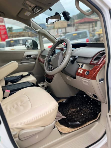A picture of Toyota noah