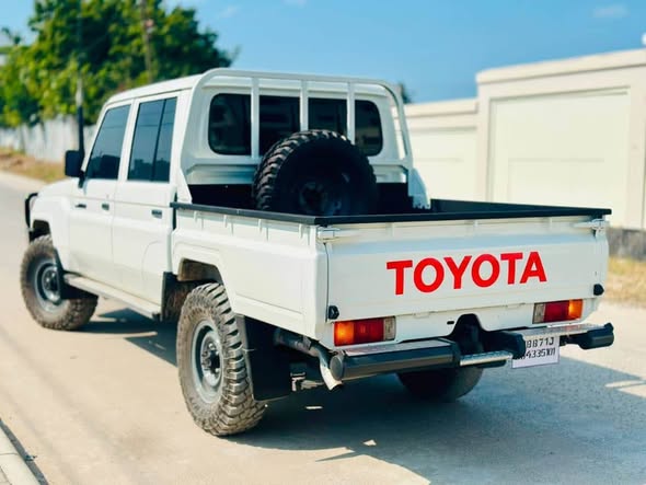 A picture of On sale Toyota land cruiser Double cabin Year of manufacture