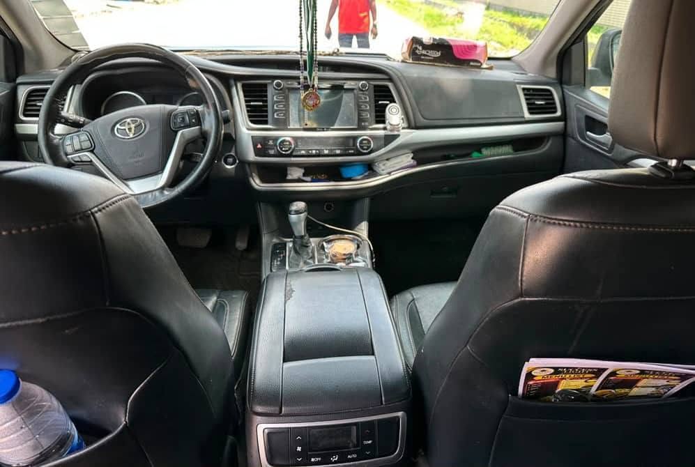 A picture of Toyota Highlander 2016 Black