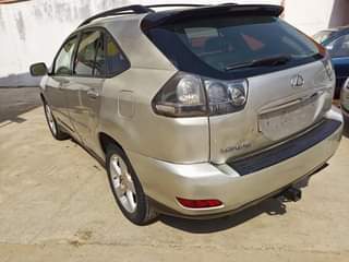 A picture of Toyota RX 330