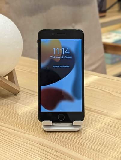 A picture of Iphone 7 plus gb128