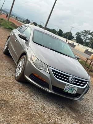 A picture of 2010 Volkswagen Passat with Untempered engine V4 engine AC chilling