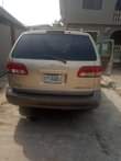 A picture of Toyota sienna 01 02