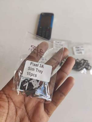 A picture of tray za line sim tray za pixel