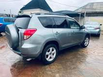 A picture of Toyota RAV4 2008
