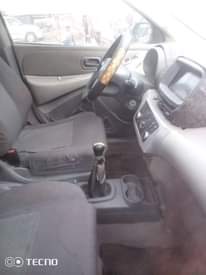 A picture of Nissan Tino manual drive first body