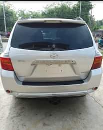A picture of Toyota Highlander 2009