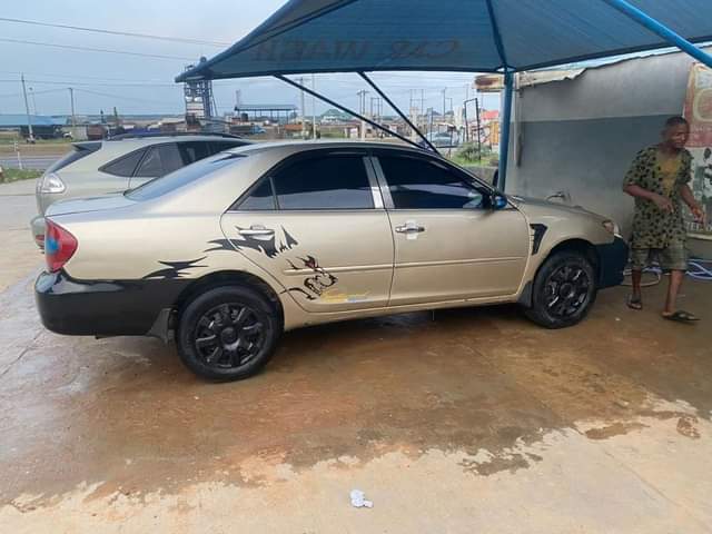 A picture of Toyota Camry in good condition Clean with nothing to fix