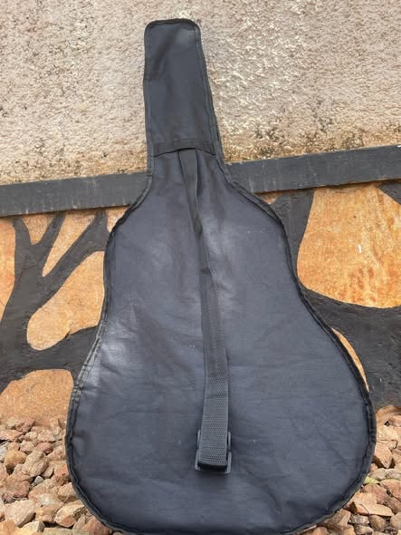 A picture of Acoustic guitar