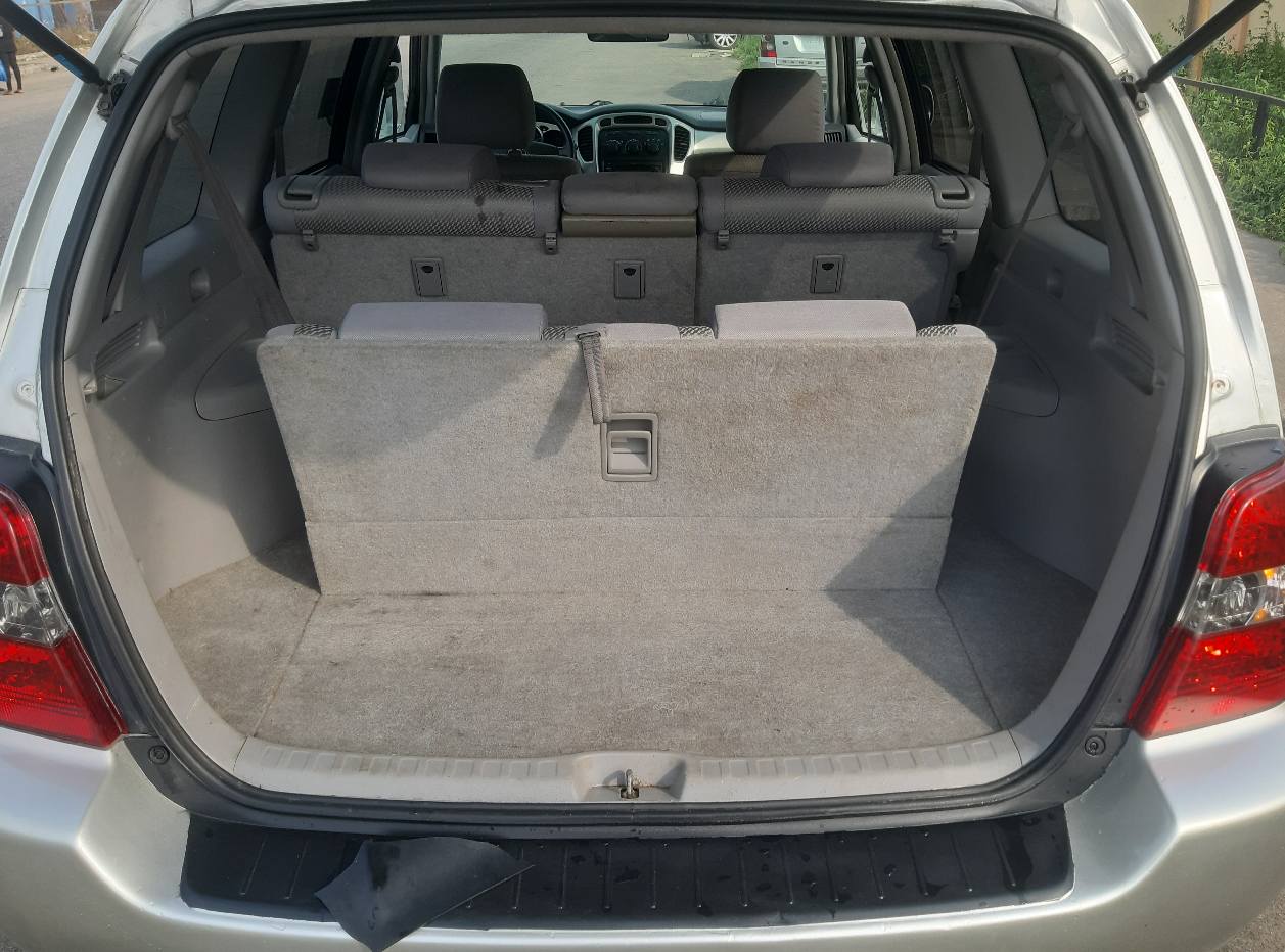A picture of TOYOTA HIGHLANDER 2005 FRESH FOREIGN USED 3 ROWS SEATER
