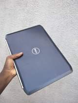 A picture of NAUZA laptop dell Coi 5