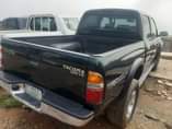 A picture of Toyota Tacoma 05 model with auxillary gear pure first body