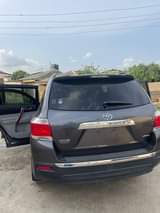 A picture of Toyota Highlander tokunbo standard 012 model two months use