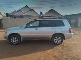 A picture of Toyota Highlander 05 for a new user this festive season