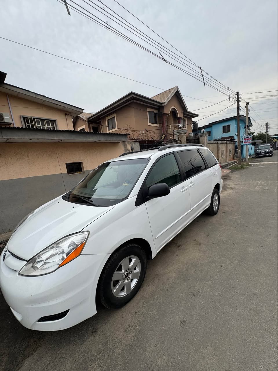 A picture of 2006 TOYOTA SIENNA